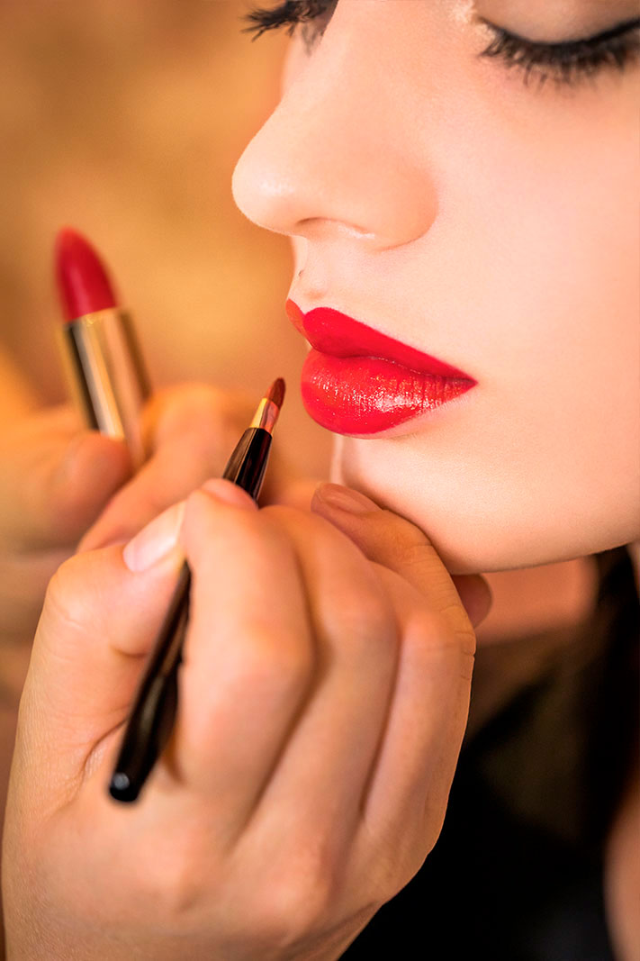 3_dolce-and-gabbana-sweet-holidays-look-makeup-ad-campaign-backstage-0161