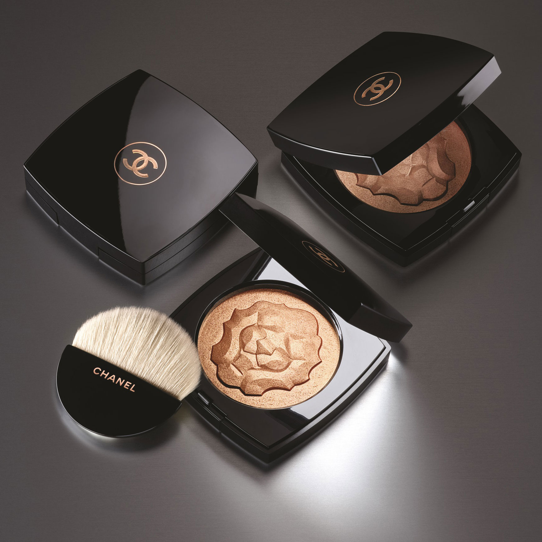 Chanel-Le-Libre-Maximalisme-de-Chanel--Le-Lion-de-Chanel-Face-Highlighter