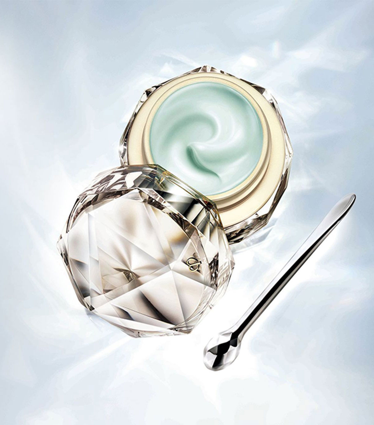 Clé-de-Peau-Beauté-Intensive-Eye-Contour-Cream-2