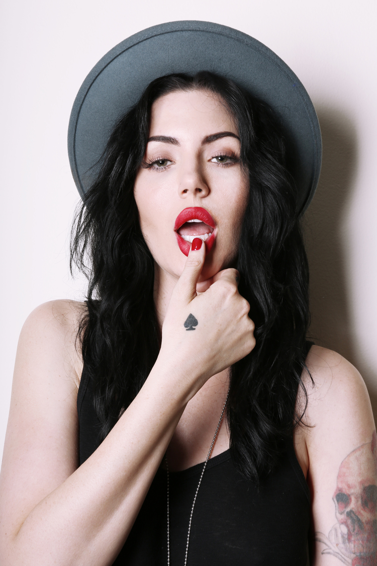 Dorothy Martin red lip