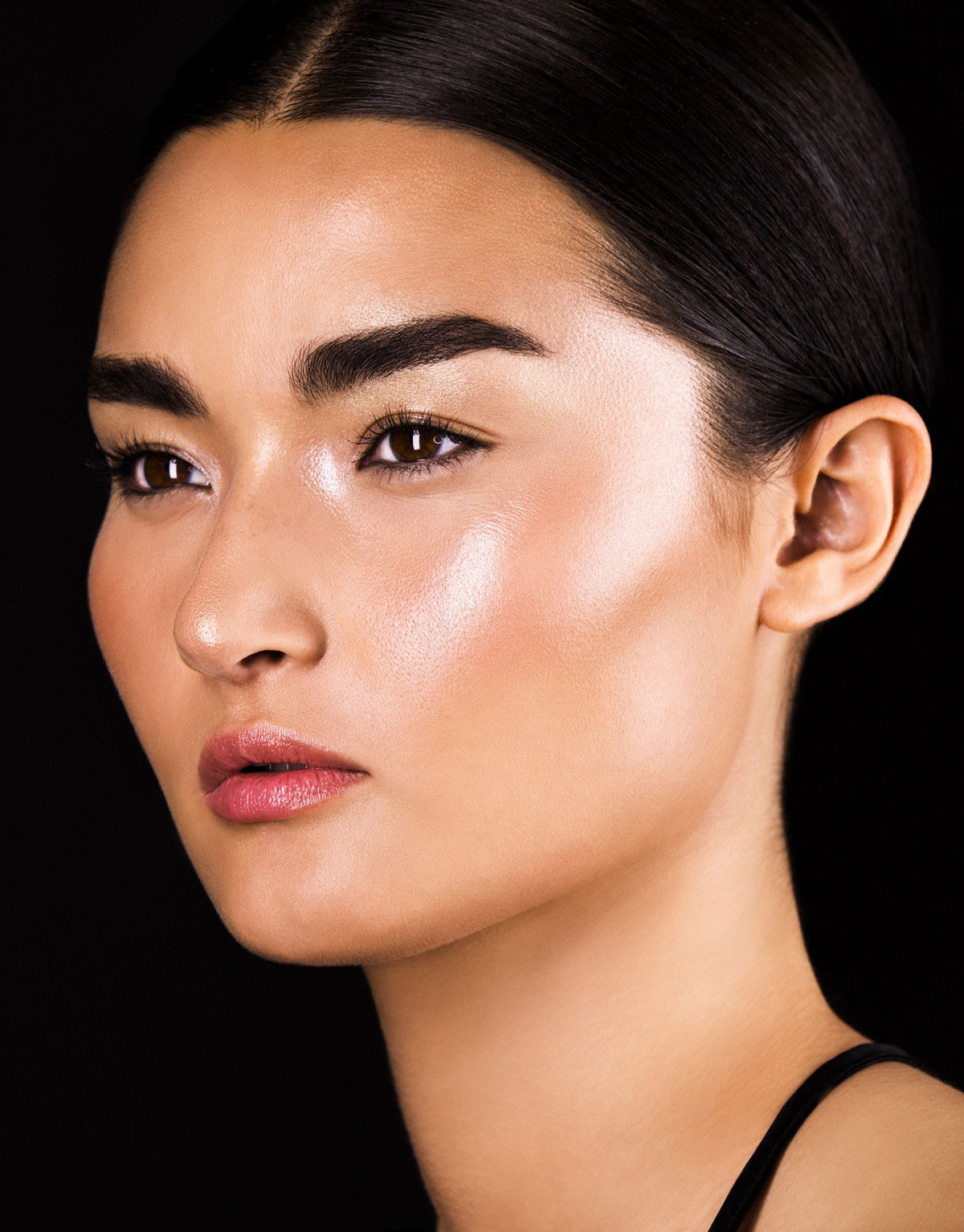 Hourglass-Ambient-Metallic-Strobe-Lighting-Palette-for-Holiday-2017-model