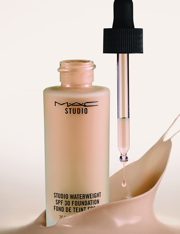 MAC Studio Waterweight SPF 30 ambient