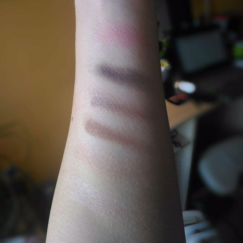 Skinn-Cosmetics-Eye-Shadow-&-Blush-Palette--swatched