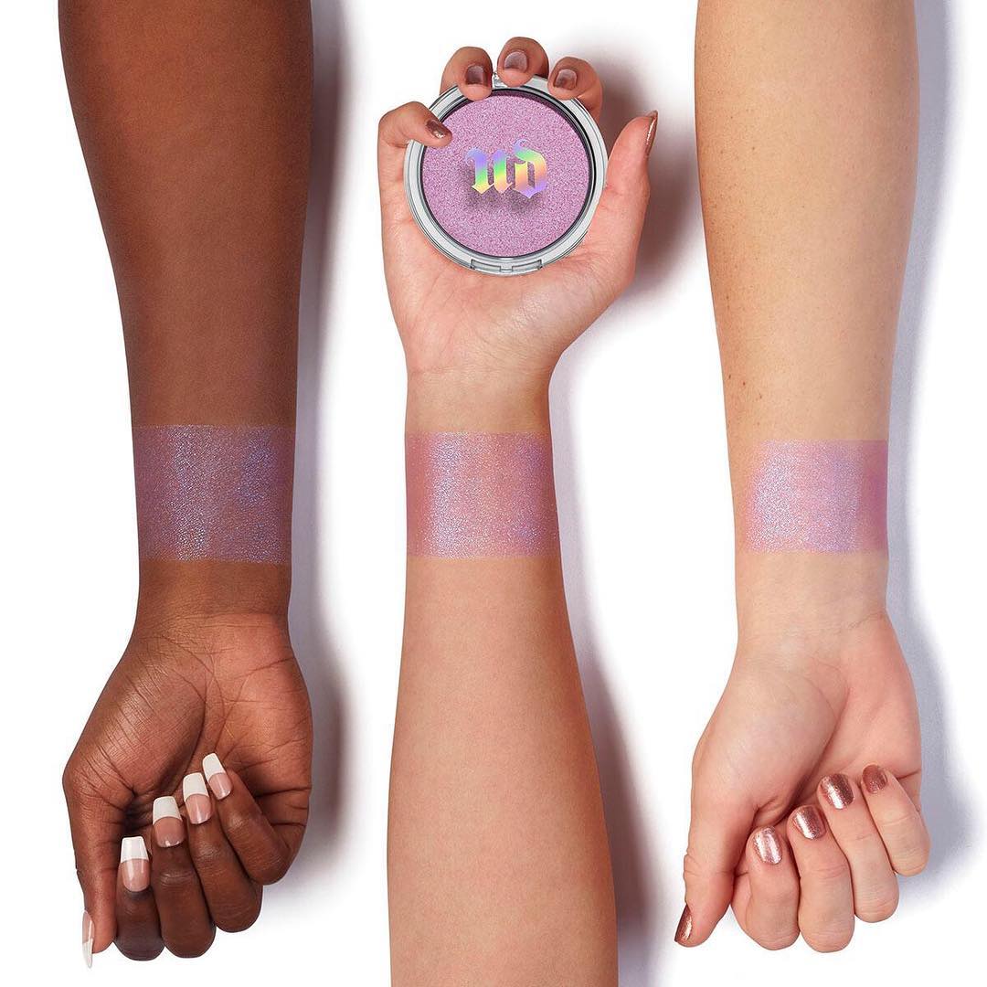 Urban Decay Disco Queen Holographic Highlighting Powder swatches