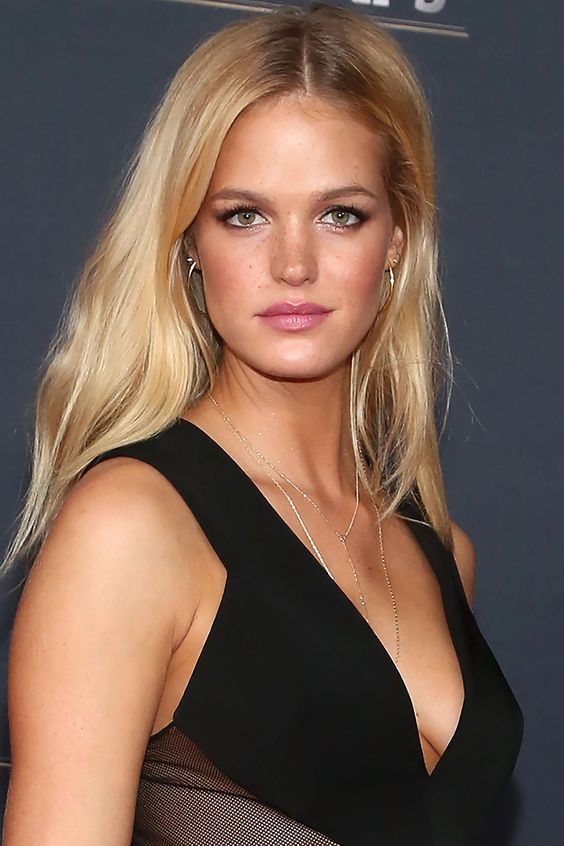Victorias Secret model Erin Heatherton Sunkissed Look