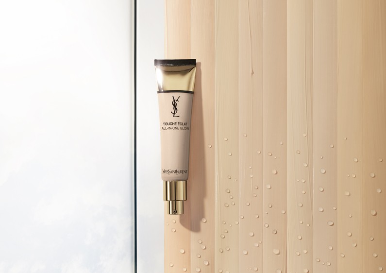YSL Touche Eclat All-In-One Glow Foundation ambience